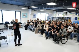 В 25 городах Украины почтили подразделения, защищавшие Мариуполь