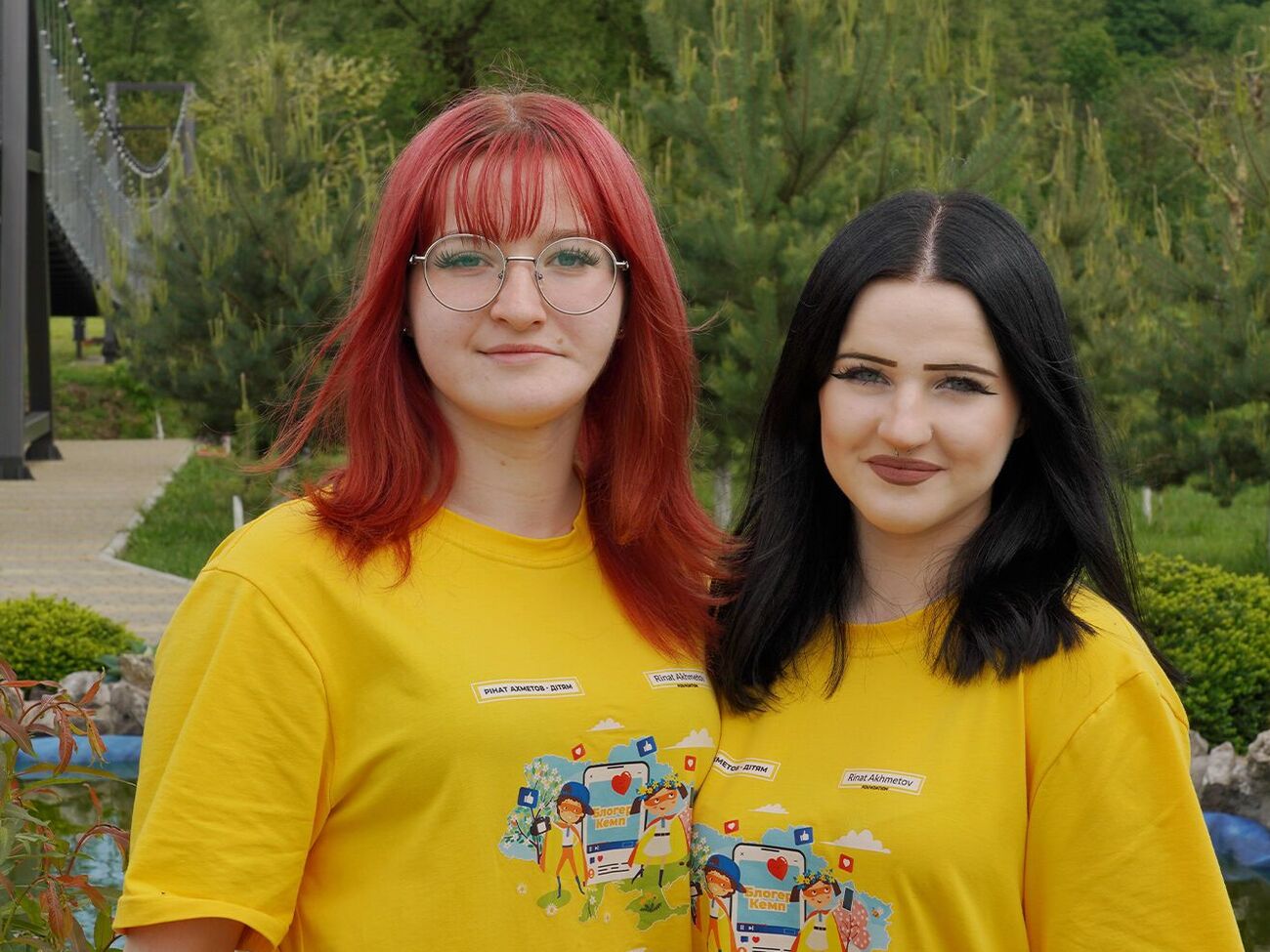 "Дуже сподобалися заняття із психологом". Сестри-двійнята з Харкова стали учасницями весняної зміни "Блогер Кемп"