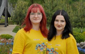 "Дуже сподобалися заняття із психологом". Сестри-двійнята з Харкова стали учасницями весняної зміни "Блогер Кемп"
