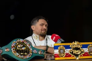 Усик получит космический гонорар за бой с Верховеном. СМИ назвали безумную сумму