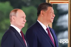 Путіна в Китаї виставили на посміховисько, змусивши ліпити пельмені із собачого фаршу. Відео