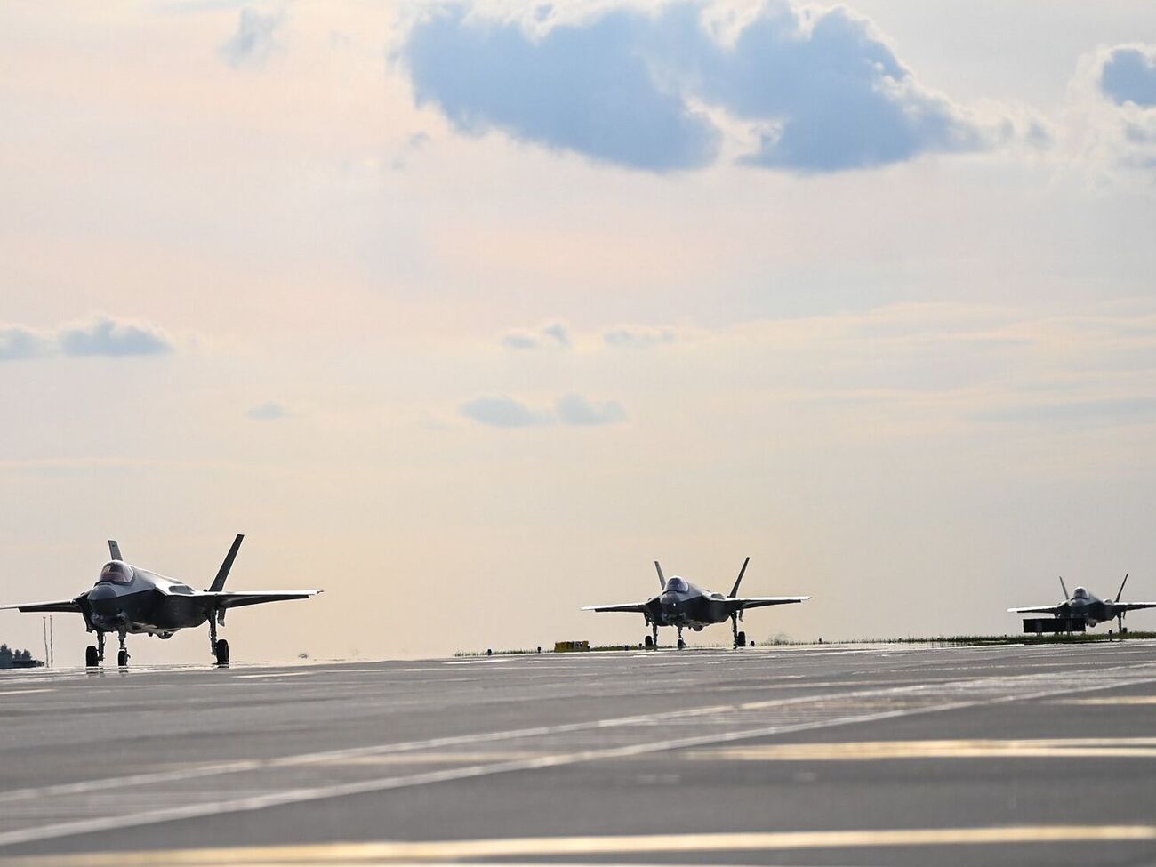 "Великий момент". Польская армия начала получать от США истребители F-35. Видео
