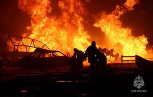 После атаки дронов горит конечная точка магистральных нефтепроводов "Транснефти" на Черном море. Фото, видео