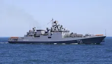 "Не сховаєшся". Українські дрони знову атакували фрегат РФ "Адмирал Эссен". Відео
