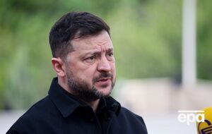 Зеленський: Путін уже й "ура" не може вимовити, а все ще ракетами перемагає житлові будинки