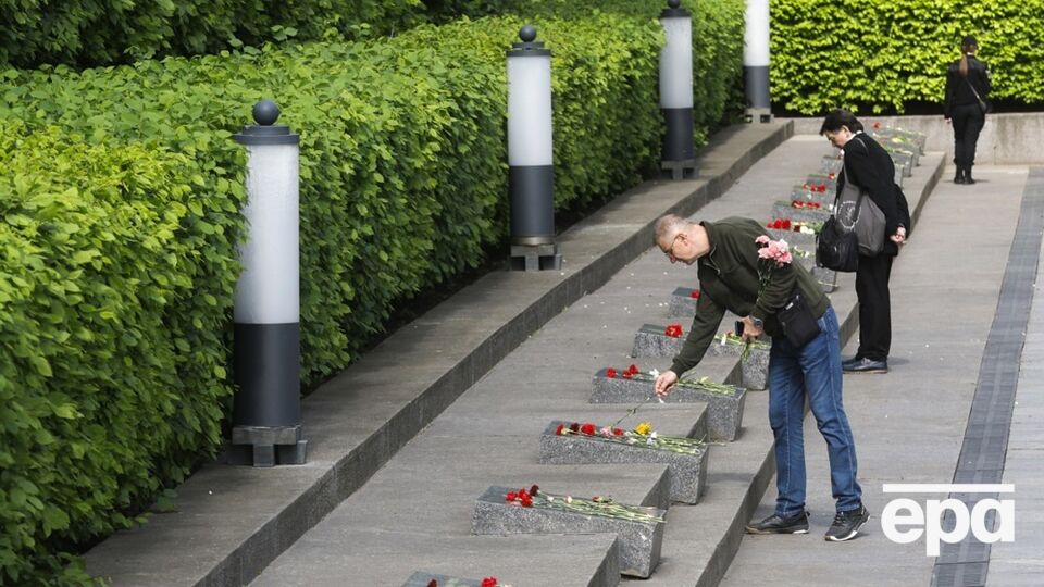 У Київській області підлітки танцювали на Алеї Слави під російську музику – поліція