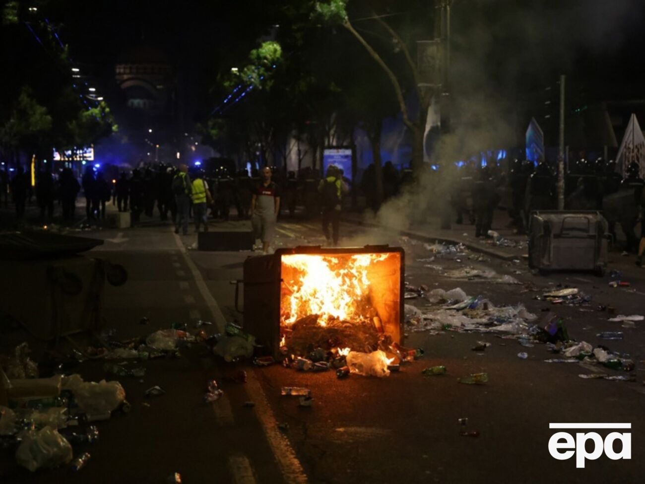 У Сербії десятки тисяч людей вийшли на протест проти влади – Bloomberg