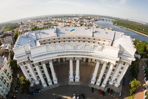 Уперше із часів Другої світової внаслідок обстрілу пошкоджено будівлю МЗС України в Києві. Зачепило й пам'ятки архітектури