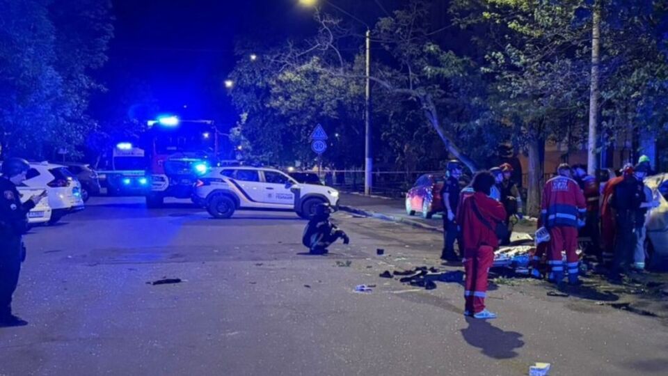 В Одесі вибухнув автомобіль із людьми всередині, СБУ кваліфікувала це як теракт. Відео