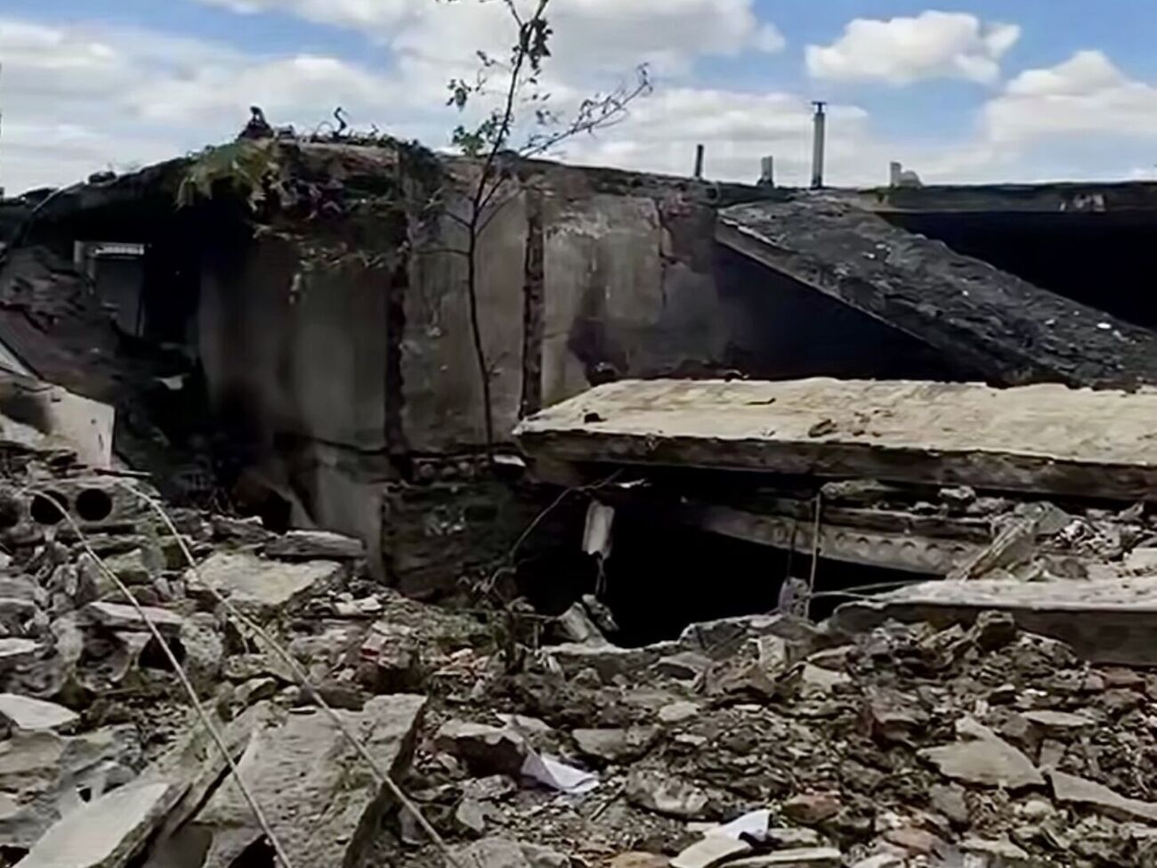 Гаражний кооператив і будівлі підприємства. Як виглядають наслідки удару "Орєшніком" по Білій Церкві. Відео