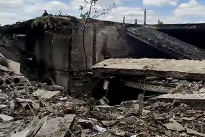 Гаражний кооператив і будівлі підприємства. Який вигляд мають наслідки удару "Орєшніком" по Білій Церкві. Відео