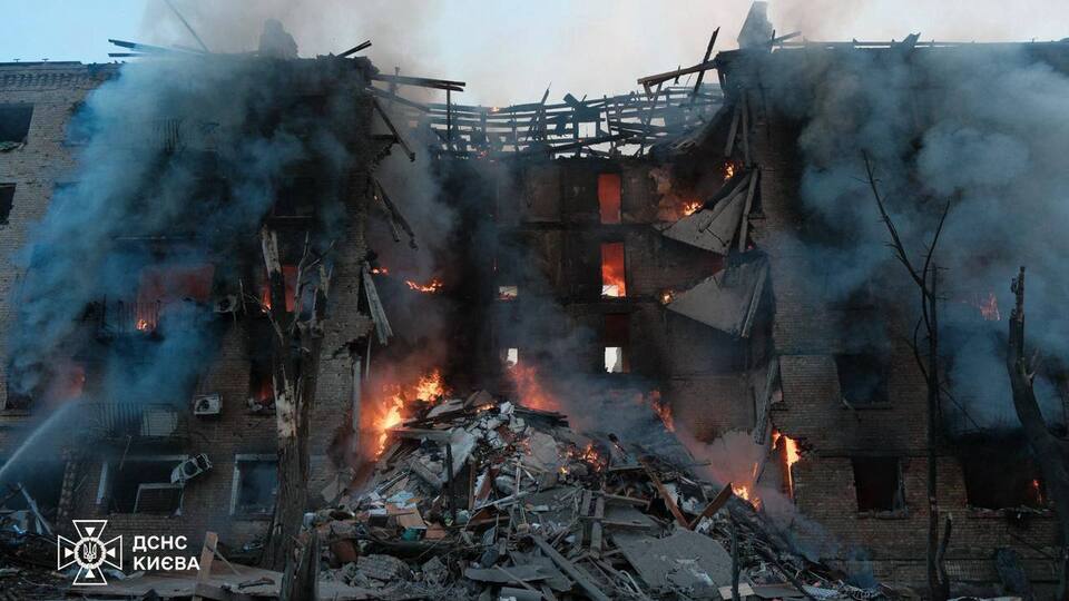 РФ здійснила одну з наймасованіших атак на Київ. Зачепило всі райони, виникли масові пожежі, багато постраждалих