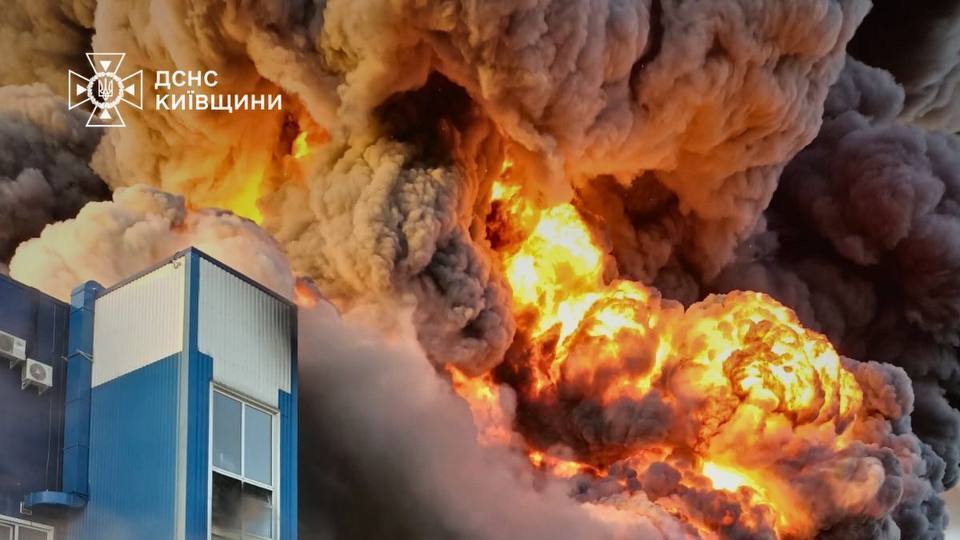 Через атаку на Київську область є жертви. У мережі писали, що РФ могла вдарити "Орєшніком"