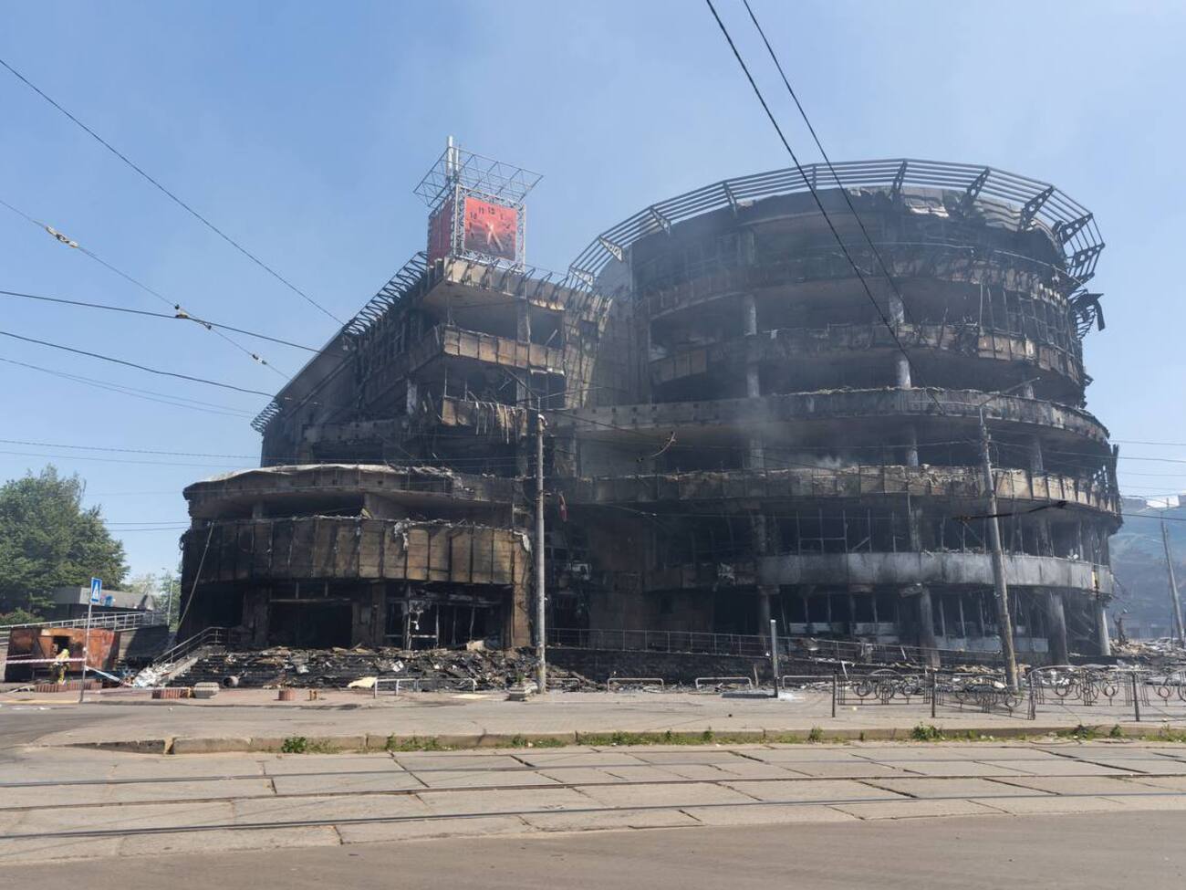 Зеленський показав, який вигляд мають місця влучань у Києві після атаки Росії