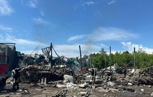 РФ атаковала ракетой предприятие в пригороде Харькова. Много раненых, есть погибший. Фото
