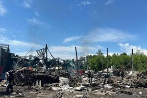РФ атакувала ракетою підприємство в передмісті Харкова. Багато поранених, є загиблий. Фото