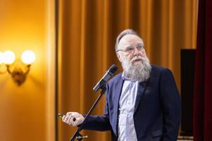 Дугин предложил давать интернет в РФ в холодное время года и за хорошее поведение