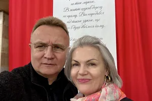 Величезний маєток з укриттям, який обстріляли з гранатомета. Який вигляд має зсередини будинок мера Львова