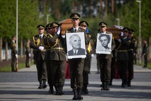 Лідера ОУН Мельника і його дружину перепоховали на Національному військовому кладовищі. Фото, відео