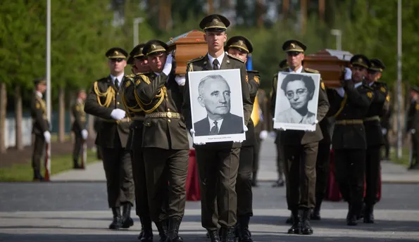 Лідера ОУН Мельника і його дружину перепоховали на Національному військовому кладовищі. Фото, відео