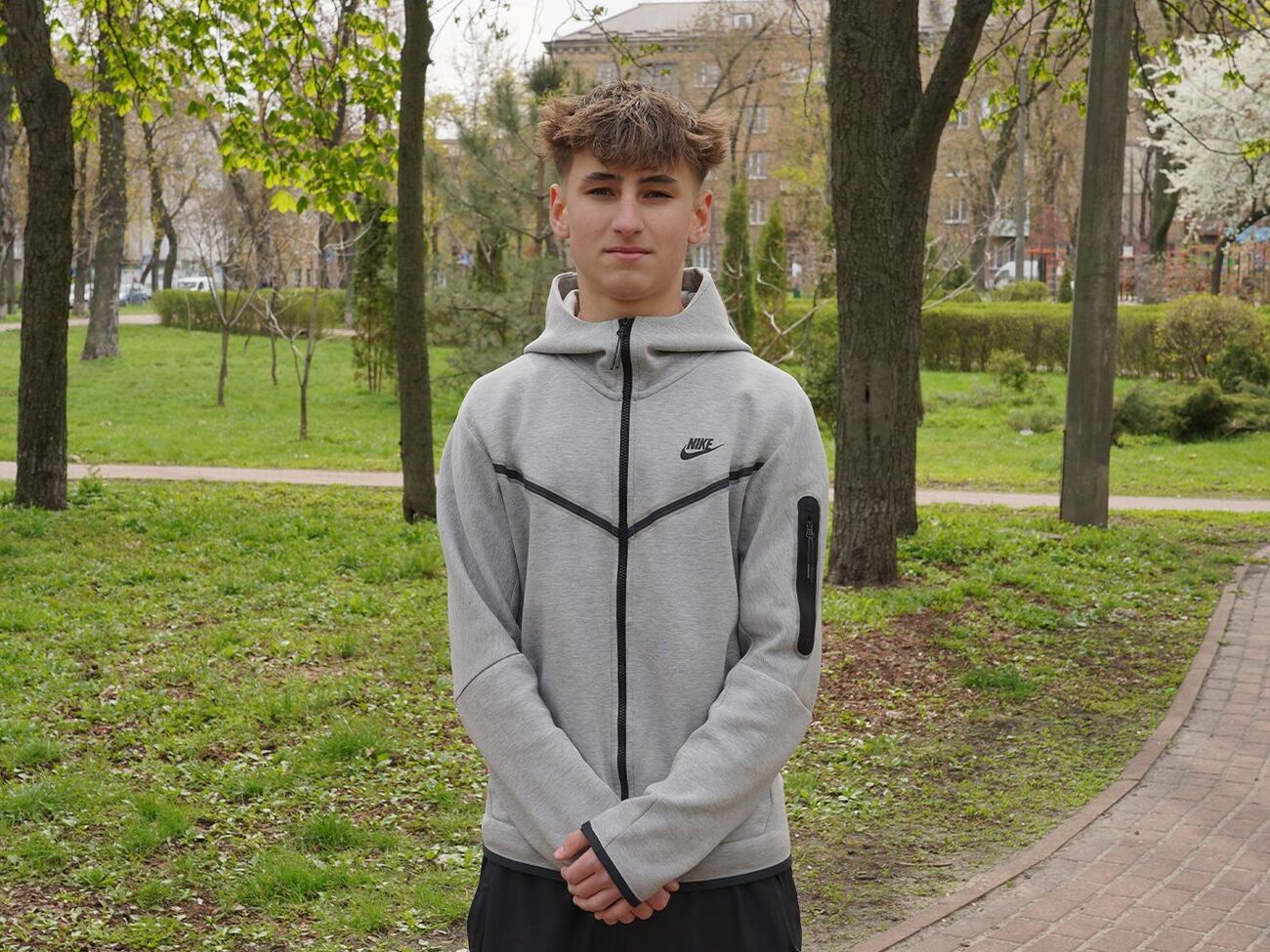 "Він сказав: "Лежи тут" – і підпалив машину". Історія 14-річного Андрія, який втратив родину 2022 року, увійшла до музею "Голоси Мирних"
