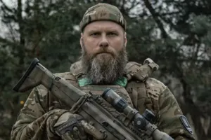 "Як із піхоти перевели у штаб? Заслужив". Відомий актор пояснив, як поєднує службу і зйомки