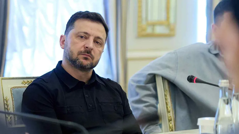 "Вопрос, который запомнился всем". СМИ узнали детали встречи Зеленского с фракцией "Слуга народа"