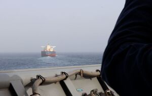 США нанесли удары по иранским катерам. Тегеран пригрозил нефтью по $200 за баррель