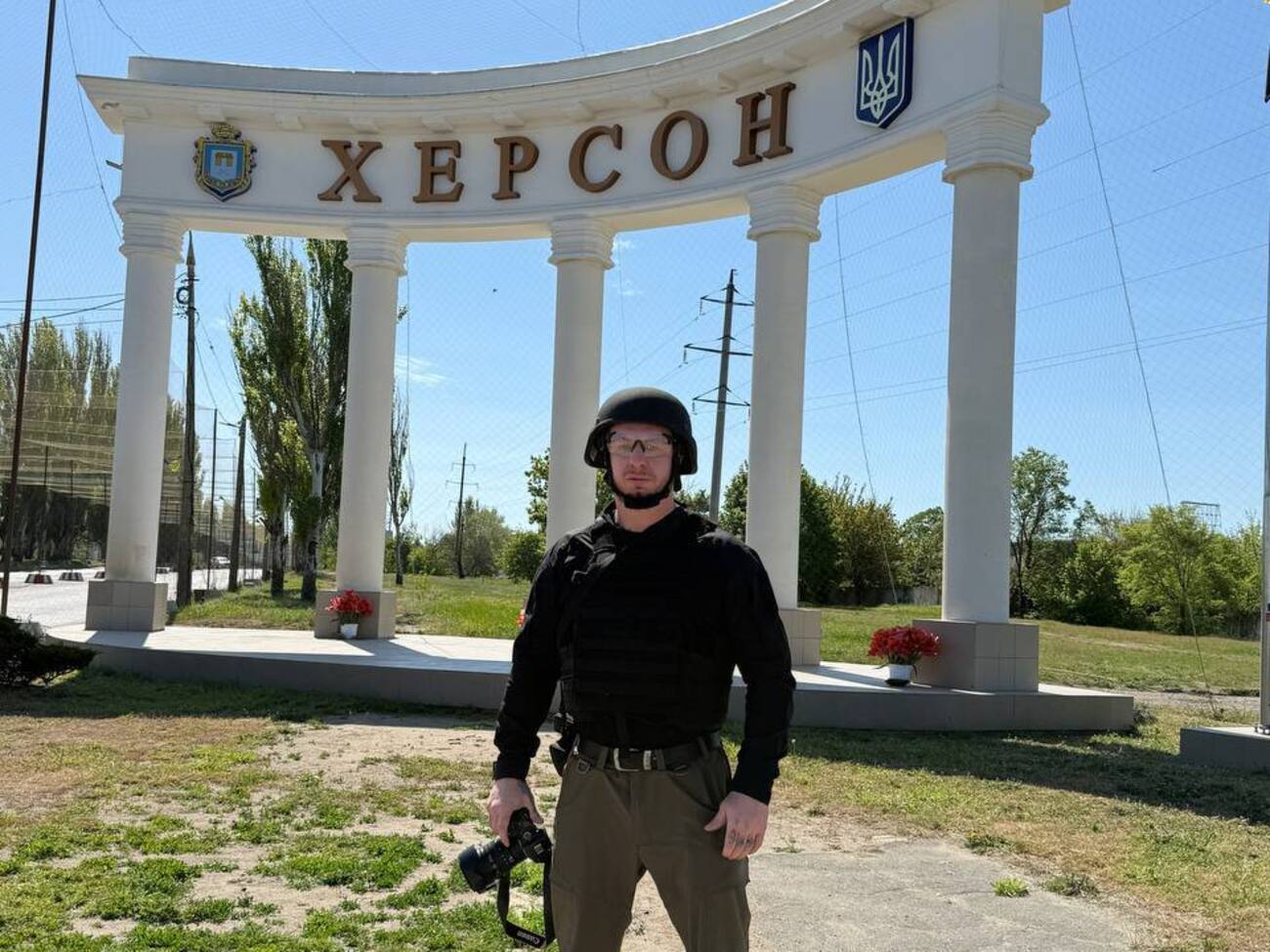 "Херсон. Дніпровський рубіж". Фотограф Ревуцький показав життя "міста-форпосту на самій межі вогню"