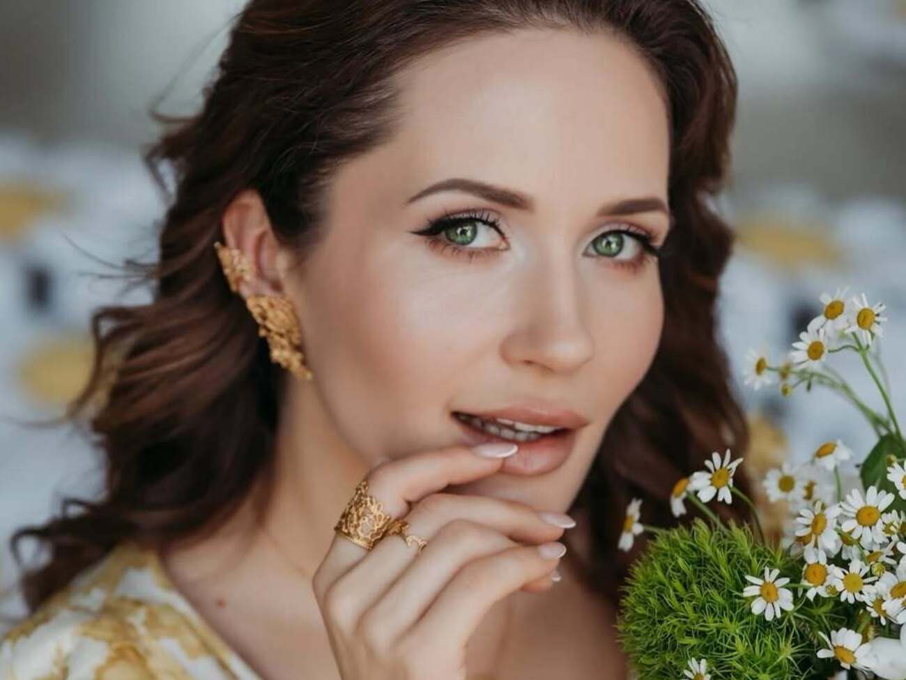 "Відьма вийшла". Денисенко відреагувала на своє перевтілення від відомого візажиста