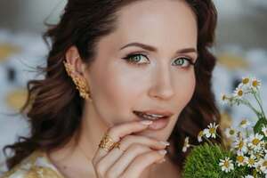"Відьма вийшла". Денисенко відреагувала на своє перевтілення від відомого візажиста
