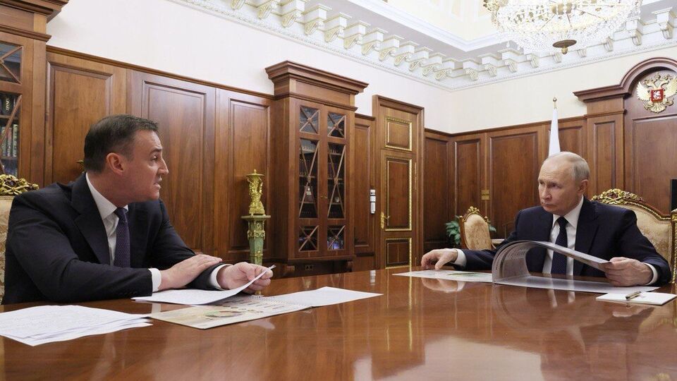 "У них страной руководят двойники". Вероятный преемник Путина во время доклада назвал его "Пал Иваныч". Видео