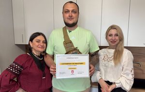Захисник Маріуполя Денис Ганжа отримав квартиру від Ріната Ахметова