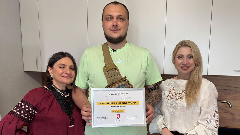 Захисник Маріуполя Денис Ганжа отримав квартиру від Ріната Ахметова