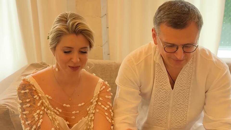 На "идеальной" свадьбе Кулебы произошла драка – зачинщиков разнимала невеста. Видео