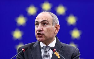 Росія хоче завезти до Вірменії 100 тис. виборців для голосування проти Пашиняна – Reuters