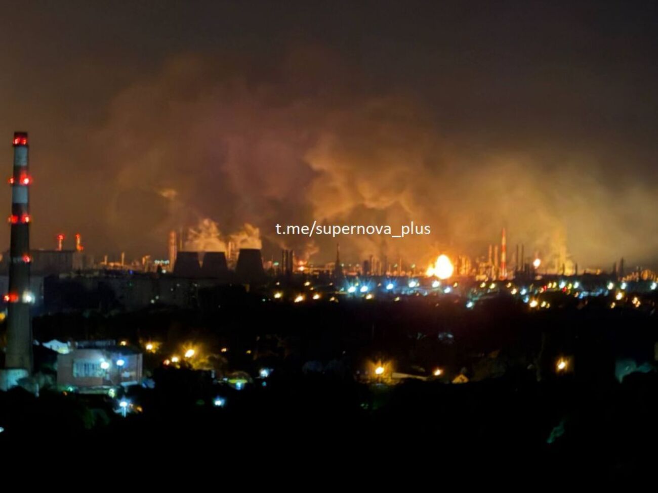 Дрони атакували російські Ярославль і Волгоград. Загорівся НПЗ. На трасі до Москви вводили обмеження