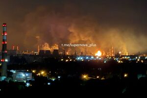 Дроны атаковали российские Ярославль и Волгоград. Загорелся НПЗ. На трассе до Москвы ввели ограничения