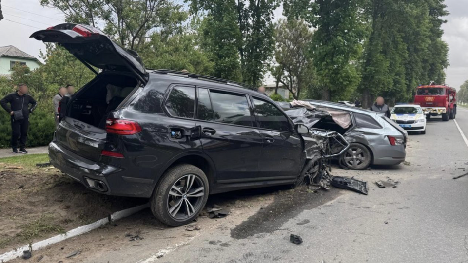 Одному водію – 15 років, іншому – 17. Двоє підлітків на Skoda і BMW потрапили у смертельну ДТП