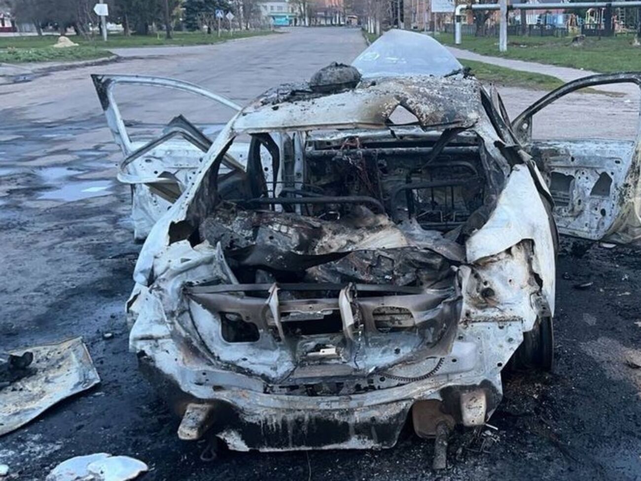 Дрон знищив поліцейський автомобіль під Сумами, є важкопоранений. Фото
