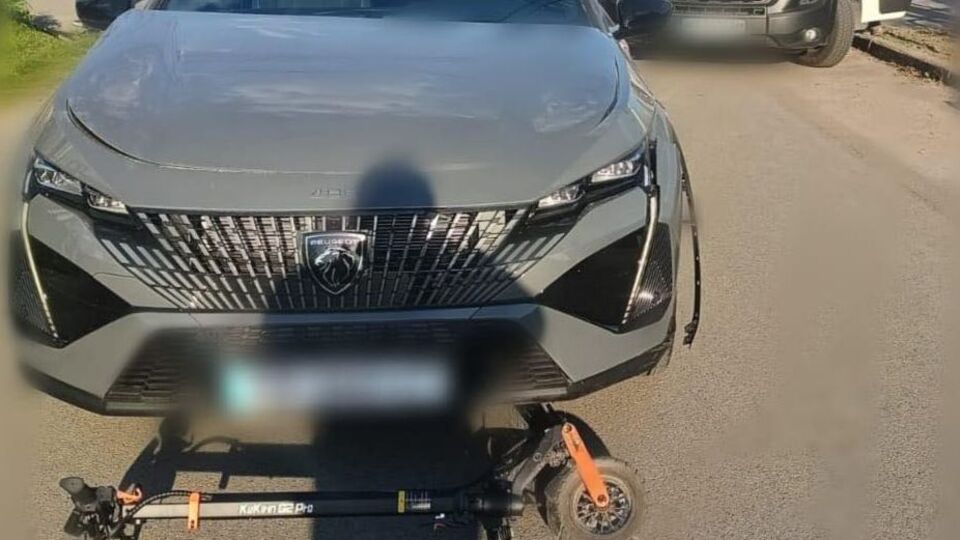 У Київській області авто збило дітей на електросамокаті, один хлопчик загинув