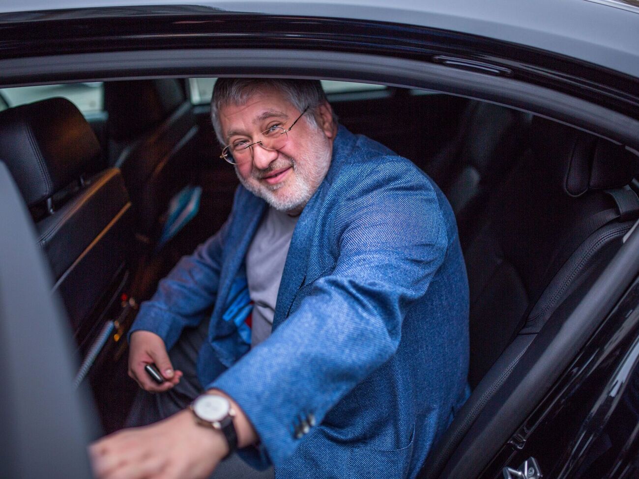 "Стол был завален деньгами". Известный актер вспомнил, как обслуживал Коломойского и Филатова