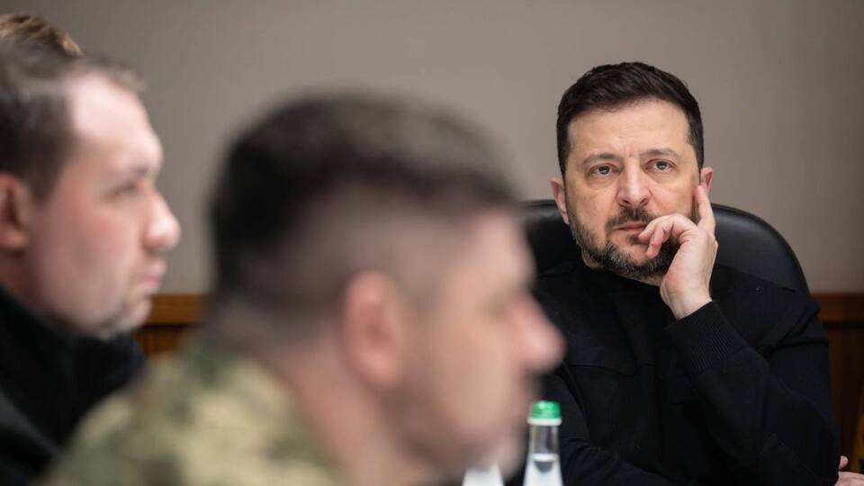 ВСУ поразили два танкера "теневого флота" РФ в порту Новороссийск. Зеленский показал видео