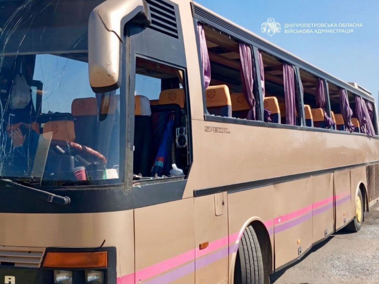 РФ вдарила поблизу АЗС в Дніпропетровській області, де стояв автобус з дітьми