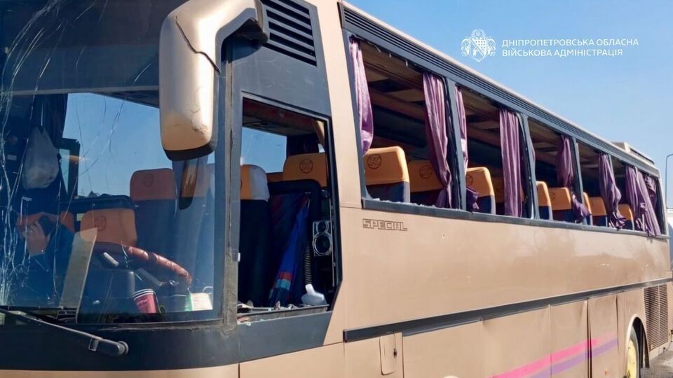 РФ ударила поблизу АЗС у Дніпропетровській області, де стояв автобус із дітьми