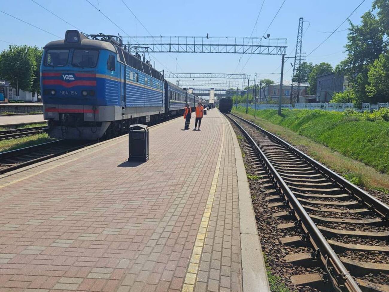 РФ атакувала поїзди в Україні. Загинув машиніст, є поранені