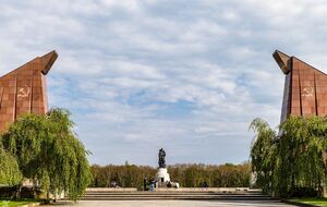 Берлин планирует запретить советскую, российскую и белорусскую символику 8-го и 9 мая