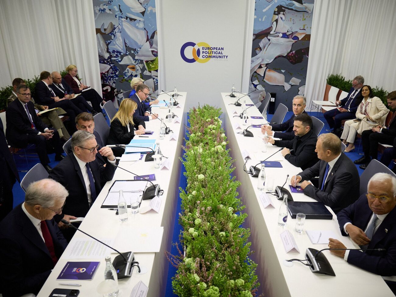 Десятки лідерів Європи зібралися у Вірменії, де розташована військова база РФ. Головне про саміт у Єревані