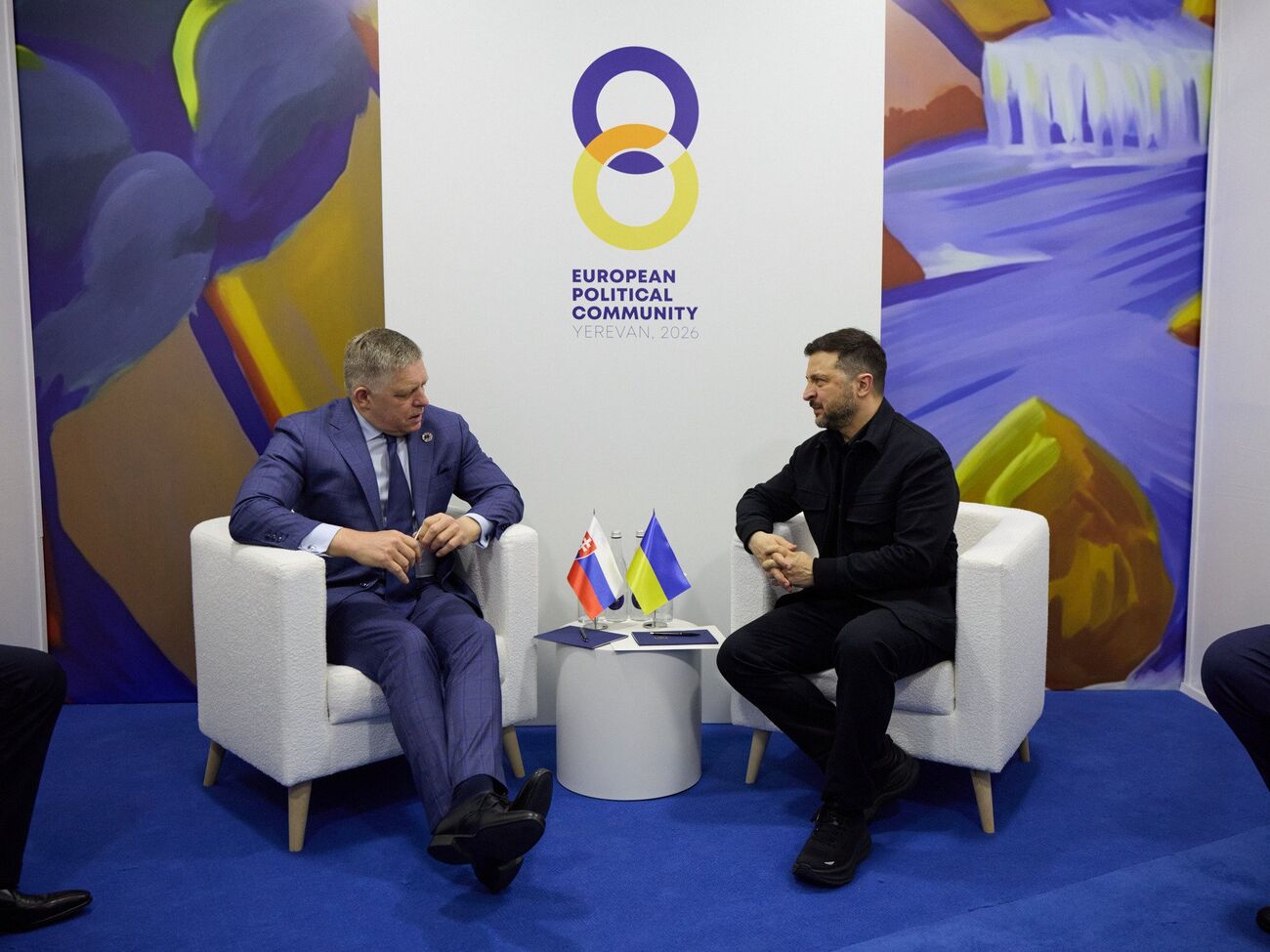 Зеленський зустрівся з Фіцо в Єревані