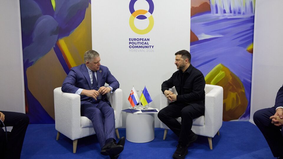 Зеленський зустрівся з Фіцо в Єревані